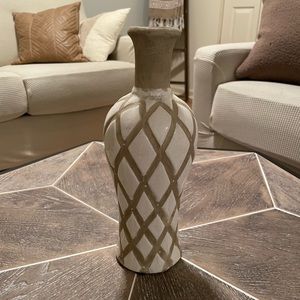 cream and tan ceramic vase